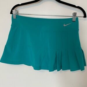 EUC Nike Tennis turquoise skirt size S